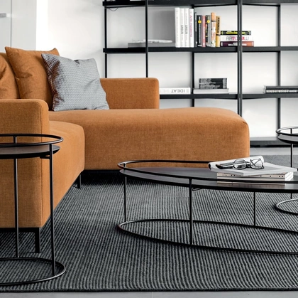 Tavolino Atollo in legno laccato Nero di Calligaris