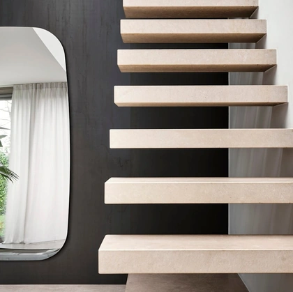 Specchio con cornice in vetro Colette di Calligaris