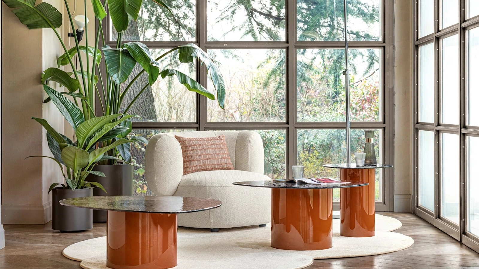 Tavolino con top in vetro temprato e basamento cilindrico Mushroom di Calligaris