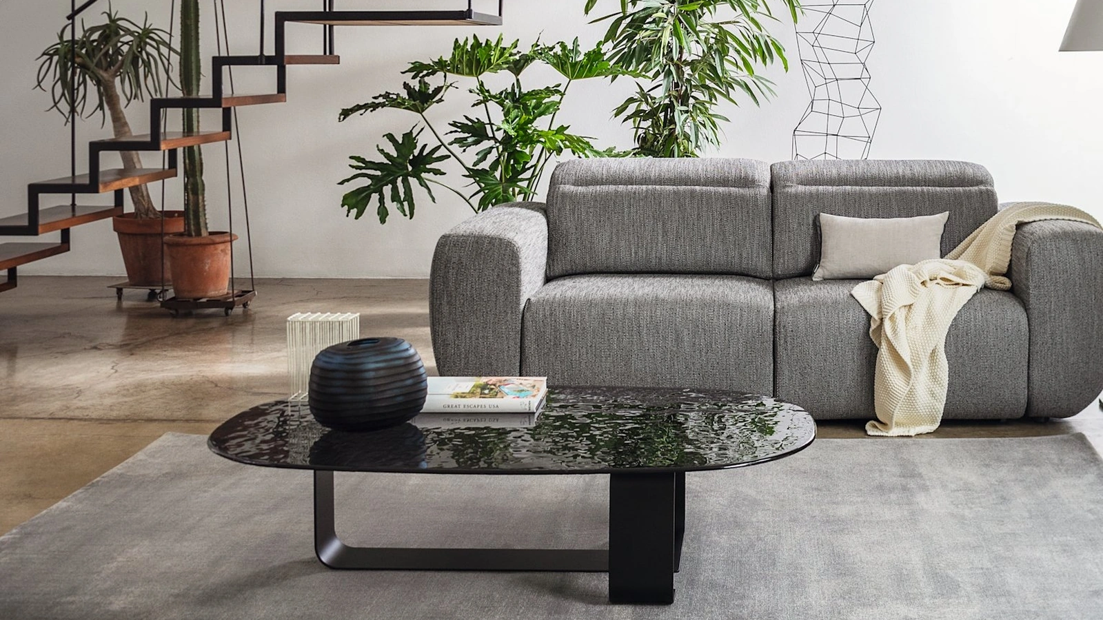 Tavolino Ribbon in vetro e metallo di Calligaris