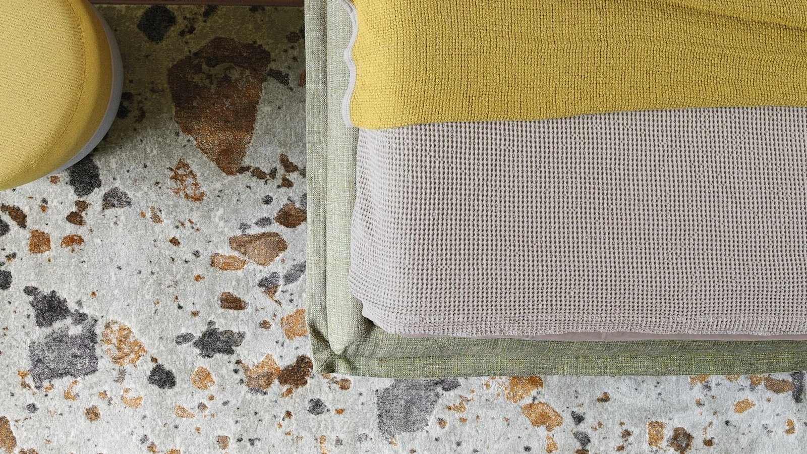 Tappeto che ricorda le pavimentazioni a mosaico Terrazzo di Calligaris