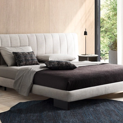Letto in tessuto imbottito con testiera trapuntata Kilian di Calligaris
