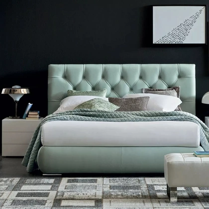 Letto in pelle Jubilee con box contenitore di Oggioni