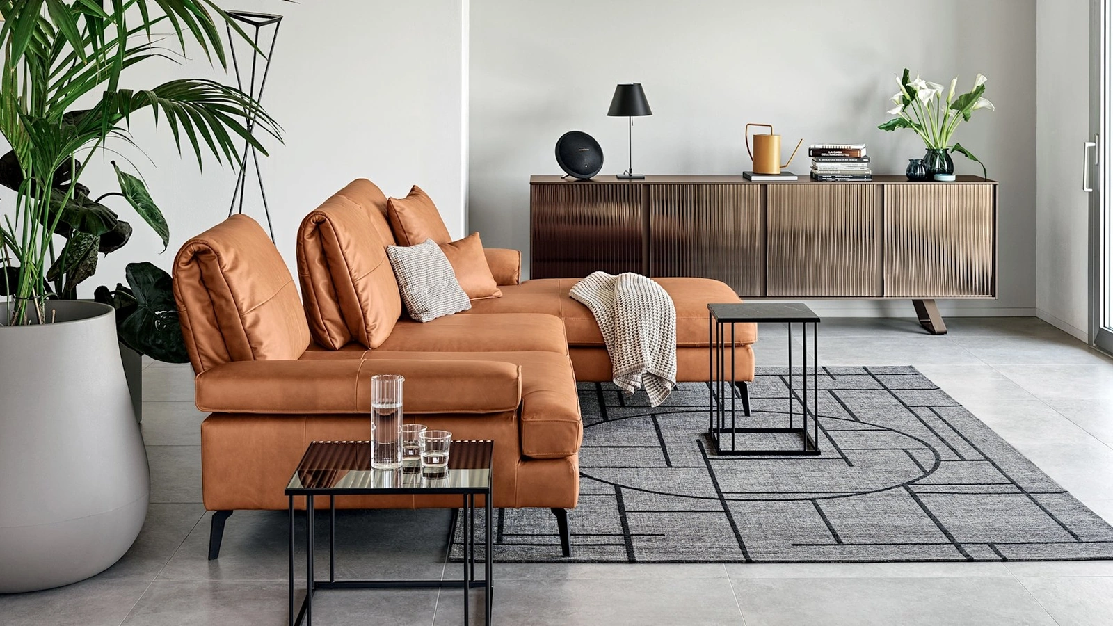 Divano con braccioli regolabili Landa di Calligaris