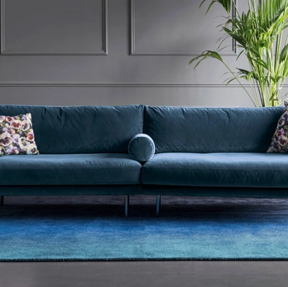 Divano lineare in tessuto con piedini in metallo Mies di Calligaris