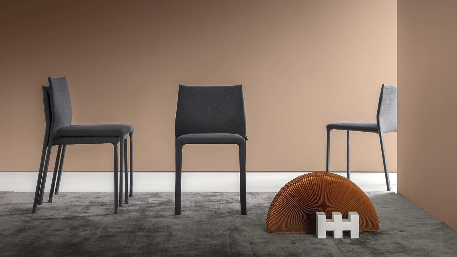 Sedia Corium in tessuto imbottito  di Alf Da Frè