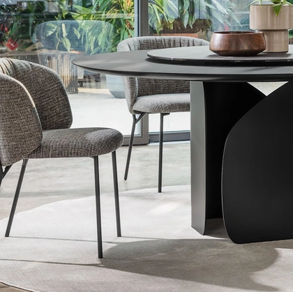Sedia Sweel in tessuto imbottito con gambe in metallo di Calligaris