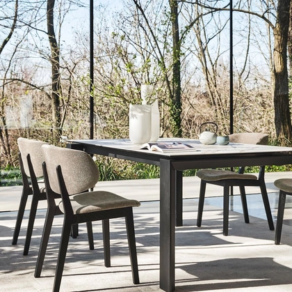 Sedia in tessuto con struttura in legno massello Claire di Calligaris