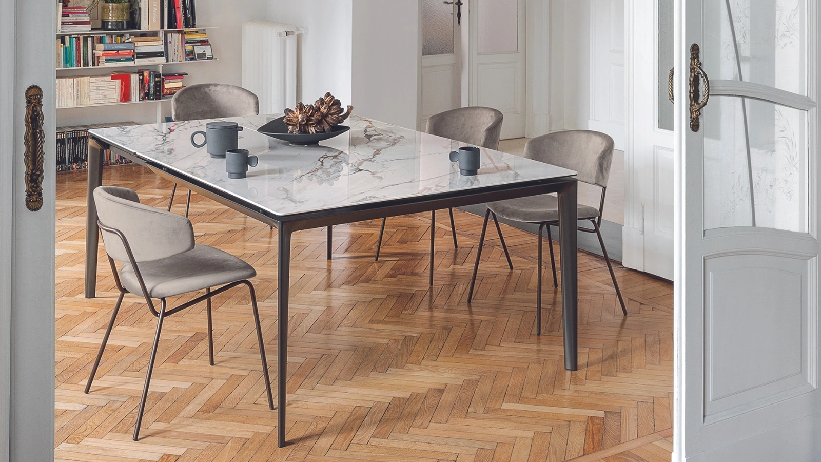 Tavolo quadrato allungabile a libro Boma di Calligaris