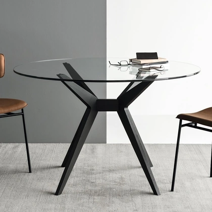 Tavolo rotondo in vetro con struttura in legno massello Kent di Calligaris