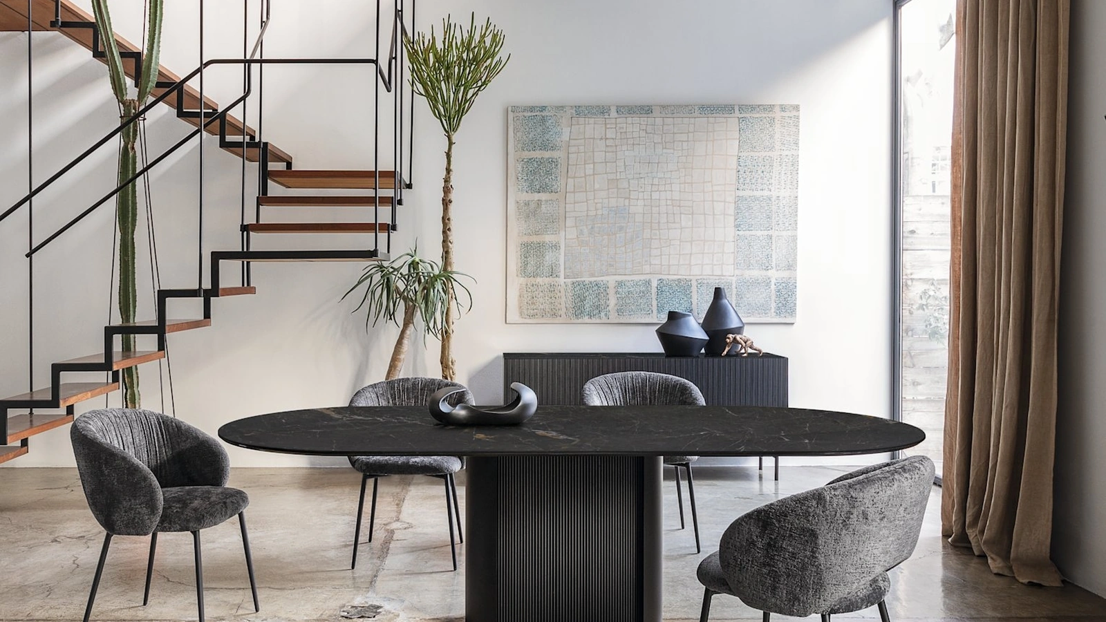 Tavolo Yoroi in ceramica di Calligaris