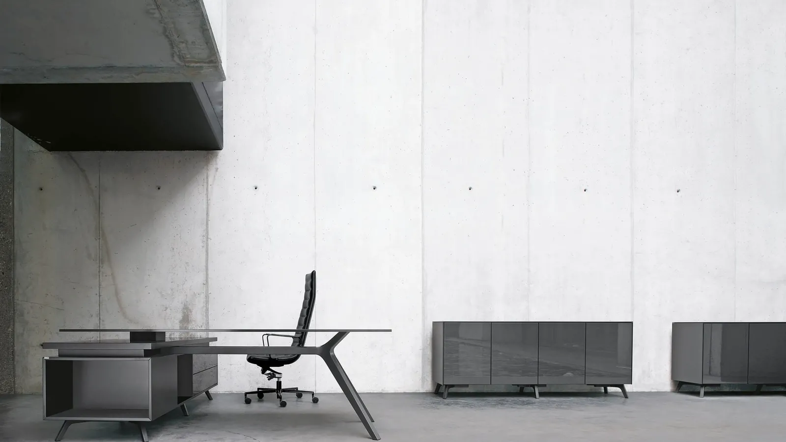 Scrivania Direzionale con top in vetro Dr di Frezza